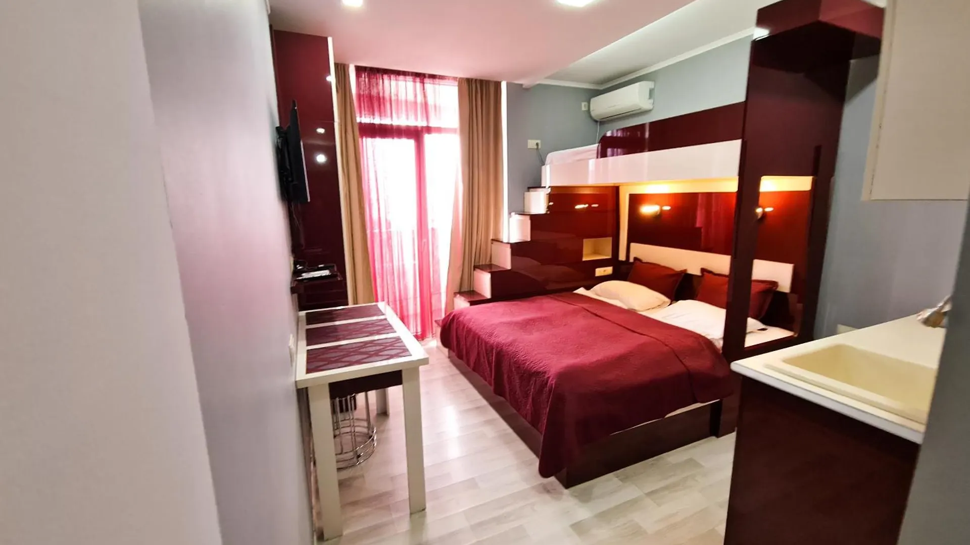 D&D Sea View First Line Apartments Batumi