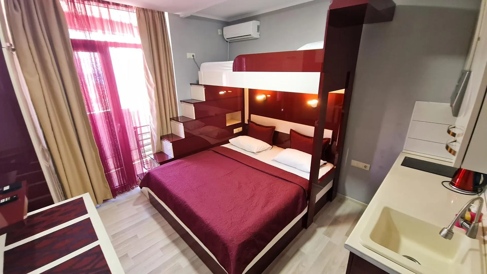D&D Sea View First Line Apartments Batumi