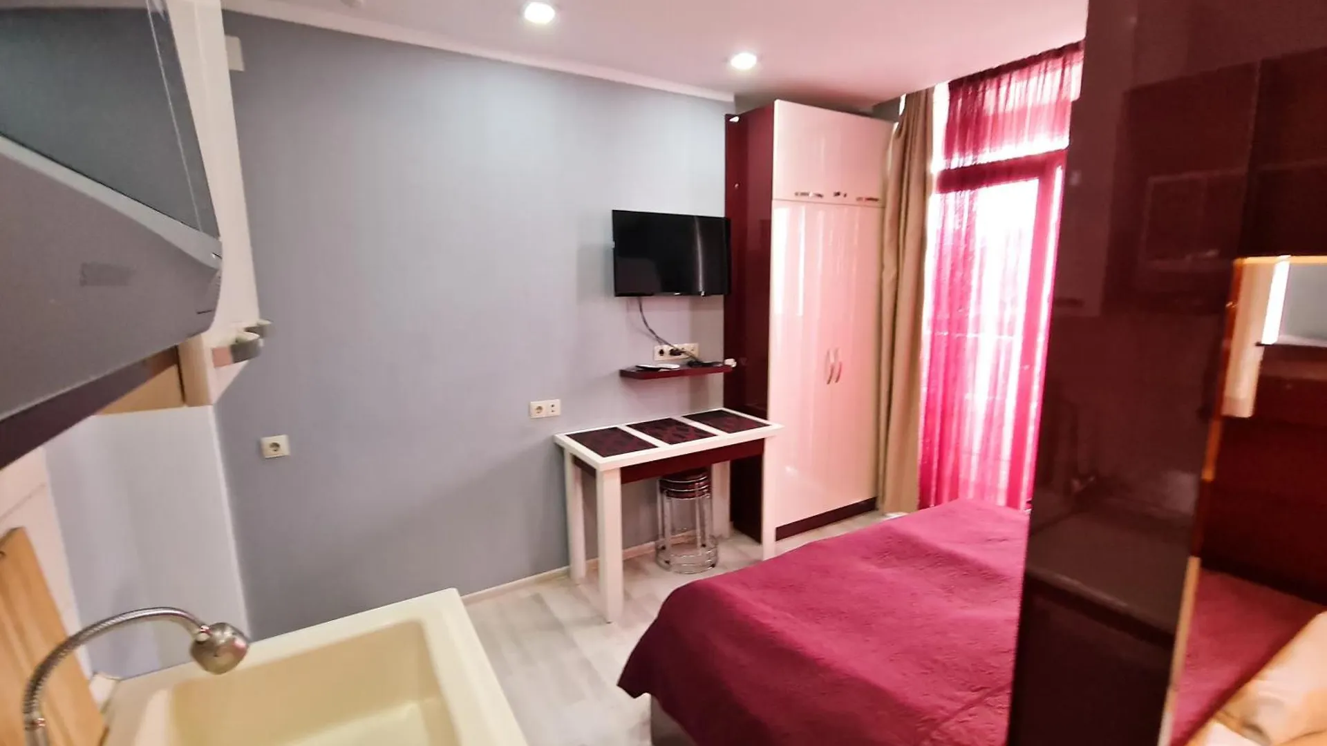 D&D Sea View First Line Apartments Batumi