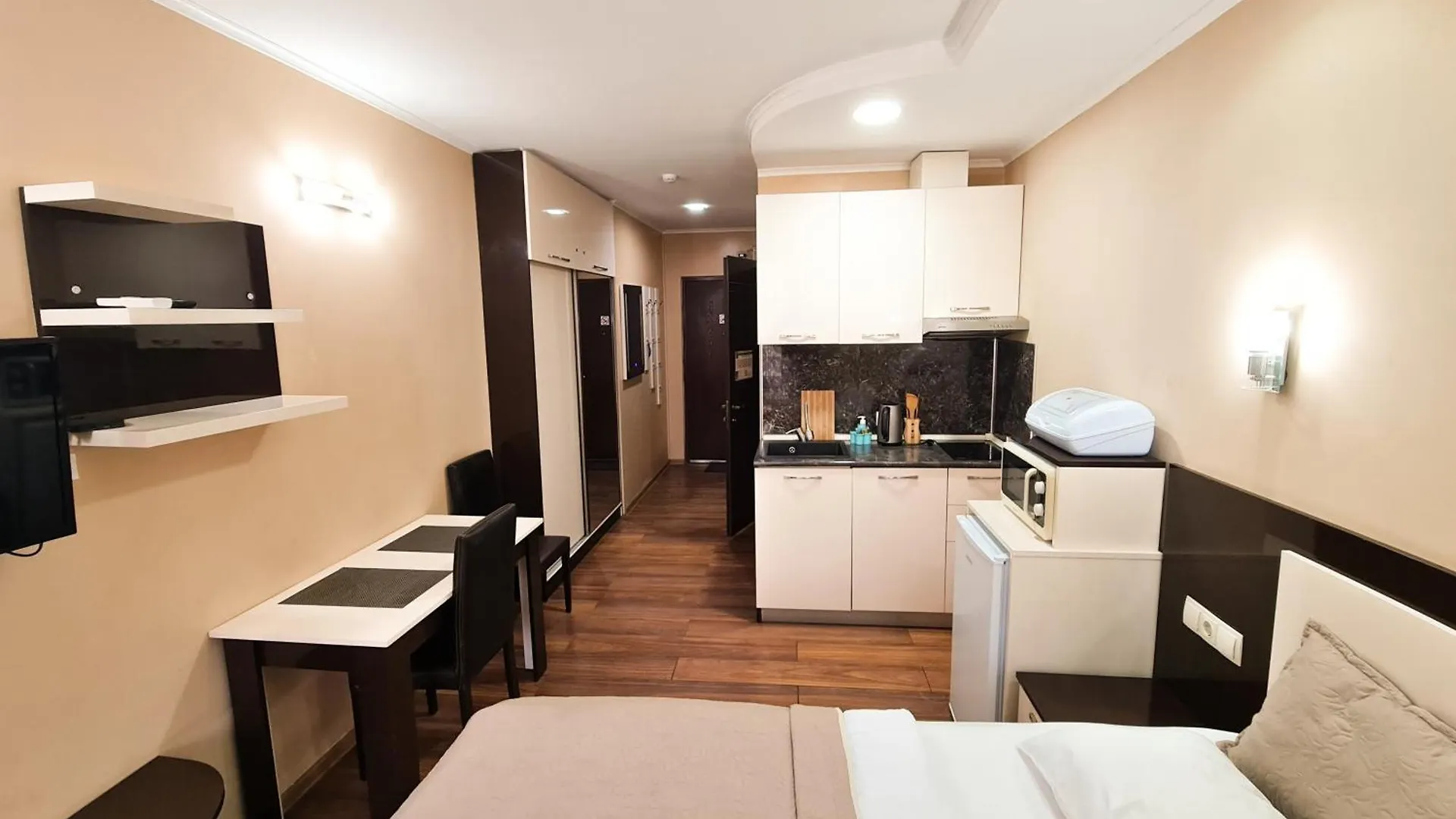 D&D Sea View First Line Apartments Batumi